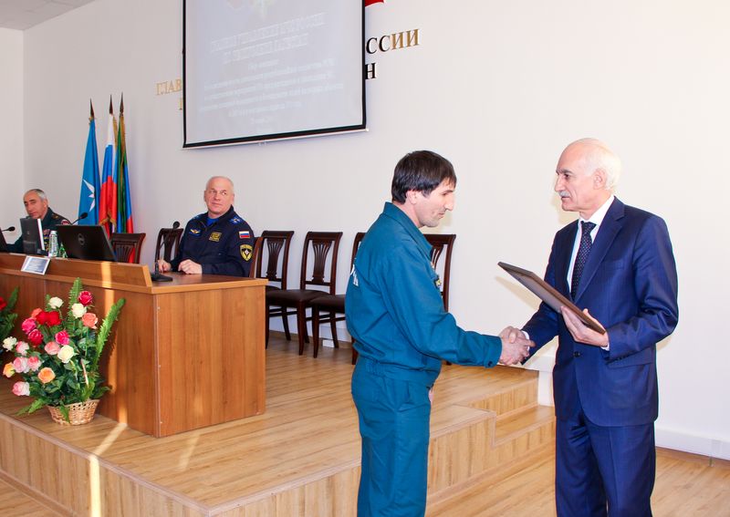Рамазан Джафаров принял участие в совещании по подведению итогов деятельности МЧС России по РД за 2015 год