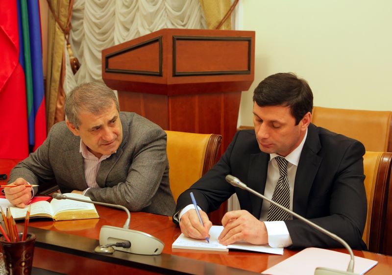 Под руководством Абдусамада Гамидова обсуждены вопросы исполнения протокола совещания  у главы Минкавказа Льва Кузнецова