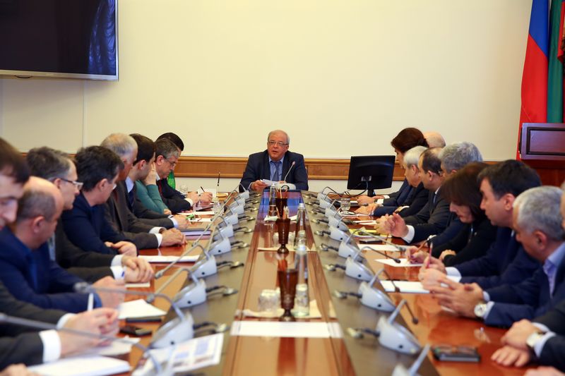 Под руководством Анатолия Карибова прошло обсуждение взаимодействия республиканских, федеральных и муниципальных органов власти
