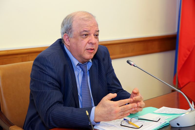 Под руководством Анатолия Карибова прошло обсуждение взаимодействия республиканских, федеральных и муниципальных органов власти