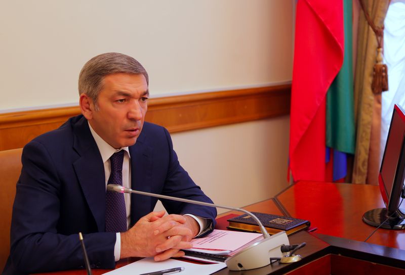Абдусамад Гамидов провел оперативное совещание в Правительстве РД