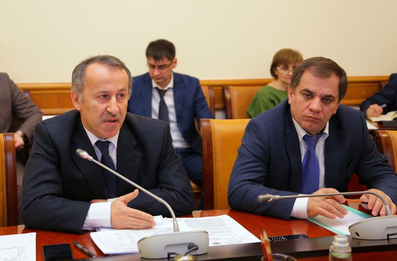 Абдусамад Гамидов провел оперативное совещание в Правительстве РД