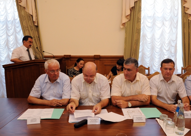 Под руководством Магомеда Абдулаева прошло заседание Антинаркотической комиссии в РД