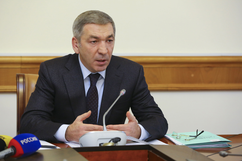 Абдусамад Гамидов провел совещание с главами городских округов Дагестана
