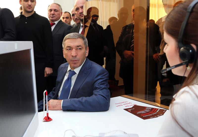 Абдусамад Гамидов принял участие в открытии нового здания Уполномоченного МФЦ Дагестана