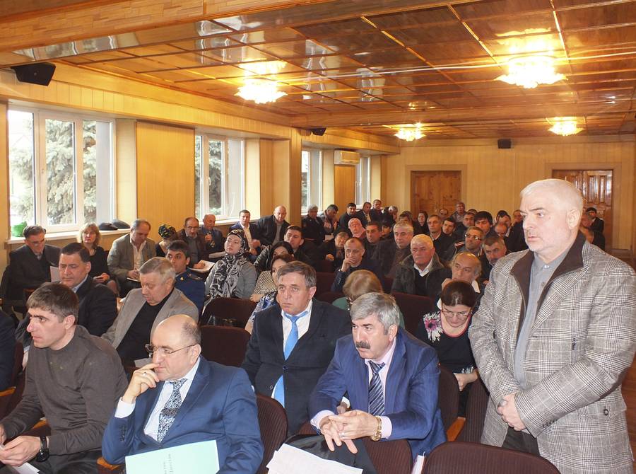 В Хасавюрте прошло совещание по вопросам упорядочения торговой деятельности на розничных рынках
