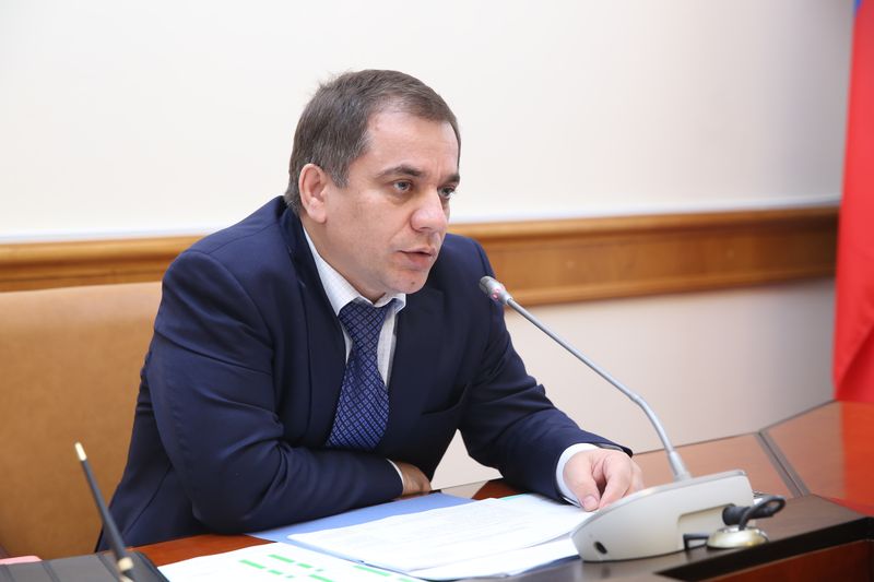 Под руководством Раюдина Юсуфова обсуждены вопросы реализации приоритетного проекта «Обеление» экономики»