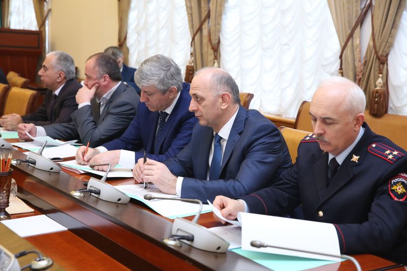 Под руководством Раюдина Юсуфова обсуждены вопросы реализации приоритетного проекта «Обеление» экономики»