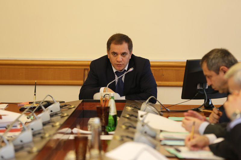 Под руководством Раюдина Юсуфова обсуждены вопросы реализации приоритетного проекта «Обеление» экономики»