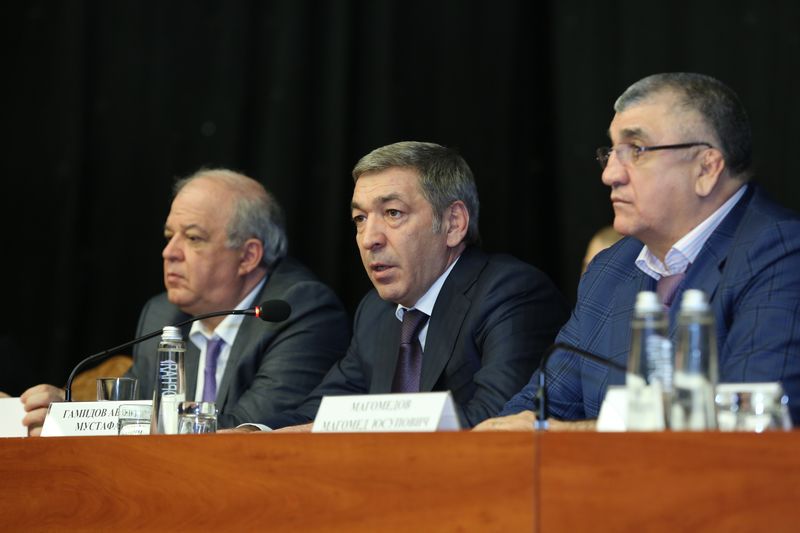 Абдусамад Гамидов провел совещание по вопросам совершенствования воспитательной работы с дагестанскими спортсменами