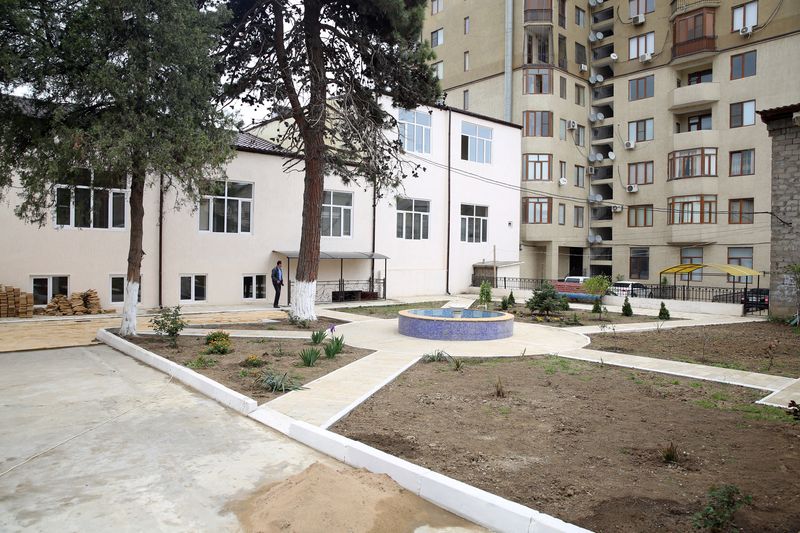 Абдусамад Гамидов ознакомился с ходом капремонта в поликлиниках города Дербента