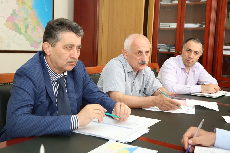 Под руководством Билала Омарова обсуждены вопросы борьбы  с саранчовыми вредителями