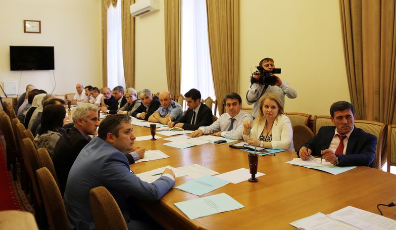 Под руководством Анатолия Карибова состоялось заседание Координационного совета по ликвидации задолженности по зарплате
