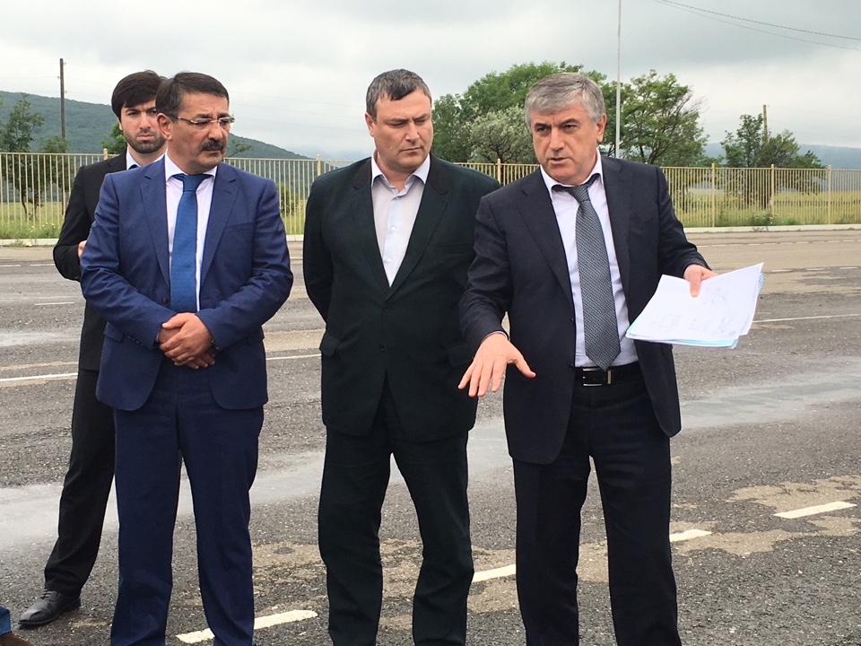 Под руководством Шамиля Исаева в Буйнакском районе состоялось совещание по вопросам развития торгово-логистических центров