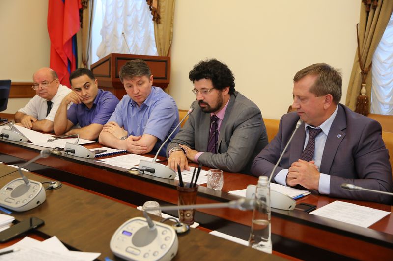 Вопрос исполнения комплексного плана по ликвидации долгов за коммунальные услуги обсудили в Правительстве Дагестана