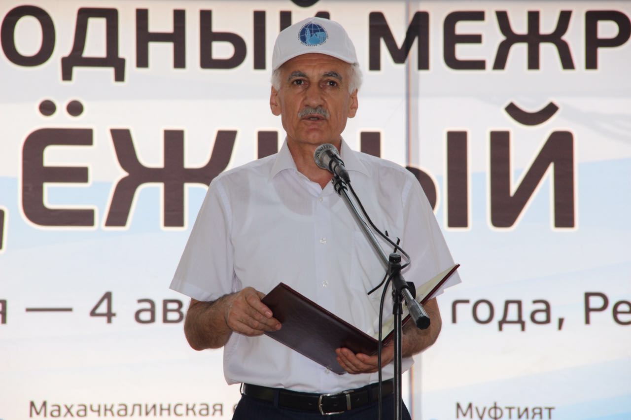 Рамазан Джафаров принял участие в открытии III Международного межрелигиозного молодежного форума