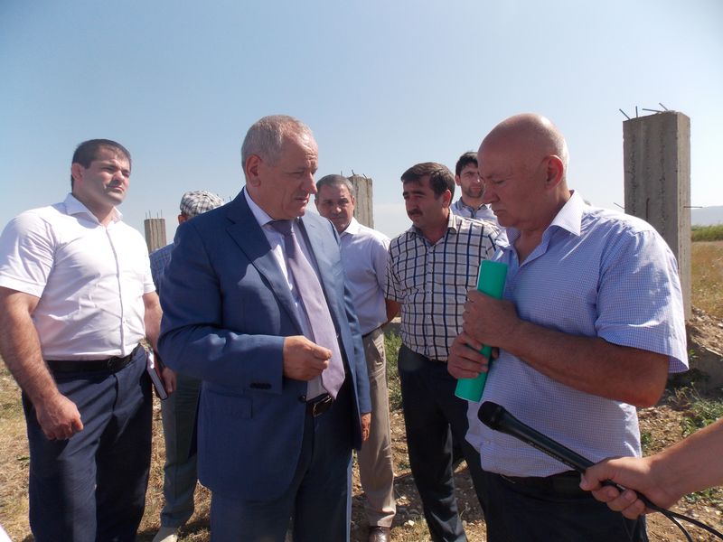 Рамазан Алиев проинспектировал строительство троллейбусной линии между Махачкалой и Каспийском