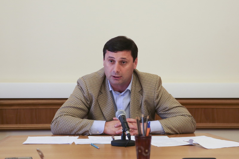 В Правительстве Дагестана обсудили вопросы реализации государственной политики в сфере производства спиртосодержащей продукции