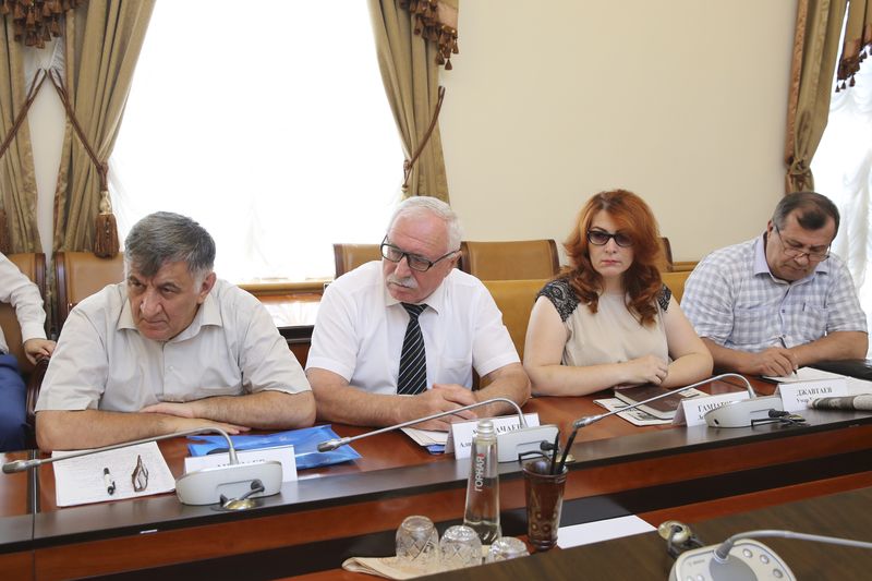 В Правительстве Дагестана состоялась встреча с руководителями общественных организаций