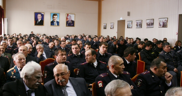 М.Абдулаев принял участие в торжественном собрании, посвященном Дню сотрудника органов внутренних дел РФ