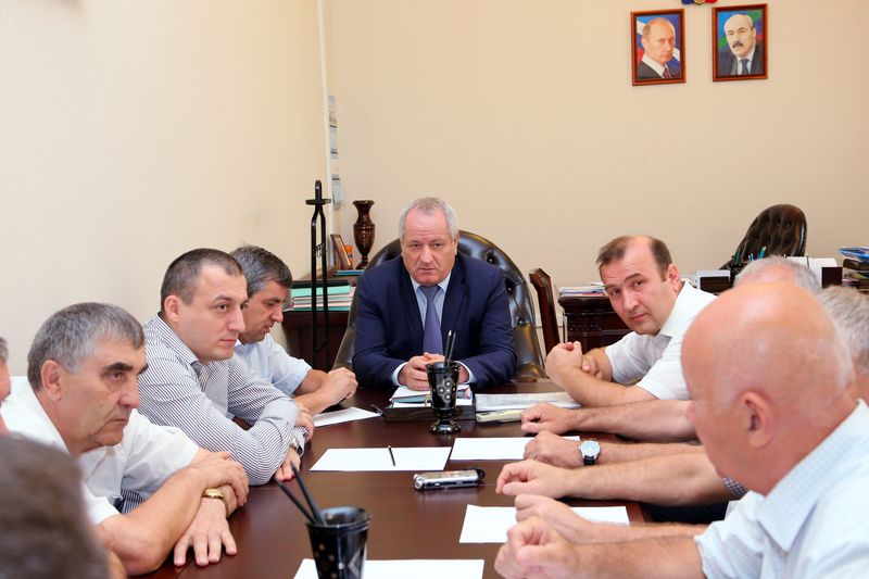 Рамазан Алиев провел совещание по вопросам открытия троллейбусного маршрута между Махачкалой и Каспийском