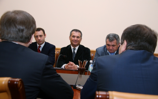 Глава Правительства Дагестана встретился с представителями иностранных компаний