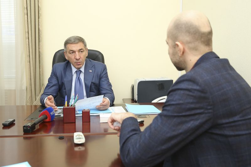 Абдусамад Гамидов провел прием граждан в Общественной приемной Президента России