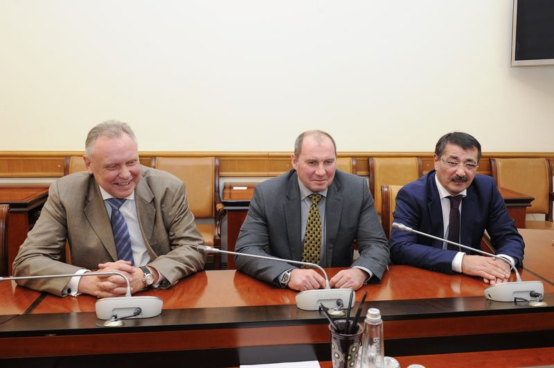 Абдусамаду Гамидову представили нового руководителя газовых компаний Дагестана