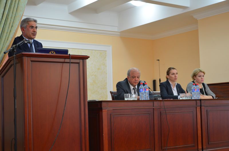 Вопросы по зарплате учителям и доступности дошкольного образования обсудили в Махачкале