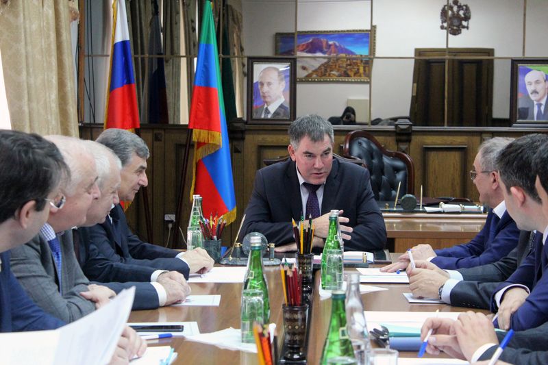 В г.Дербенте проинспектирован ход реализации программы по переселению граждан из аварийного жилья