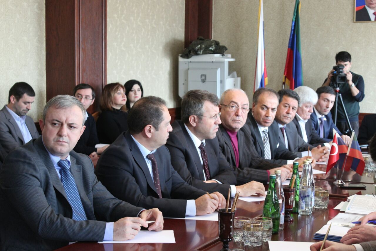 Под руководством Гасана Идрисова прошла встреча с представителями промышленных зон Турции