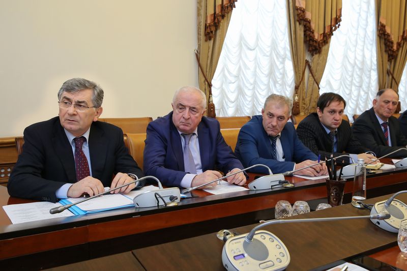Под руководством Абдусамада Гамидова в Махачкале обсуждено состояние сферы ЖКХ