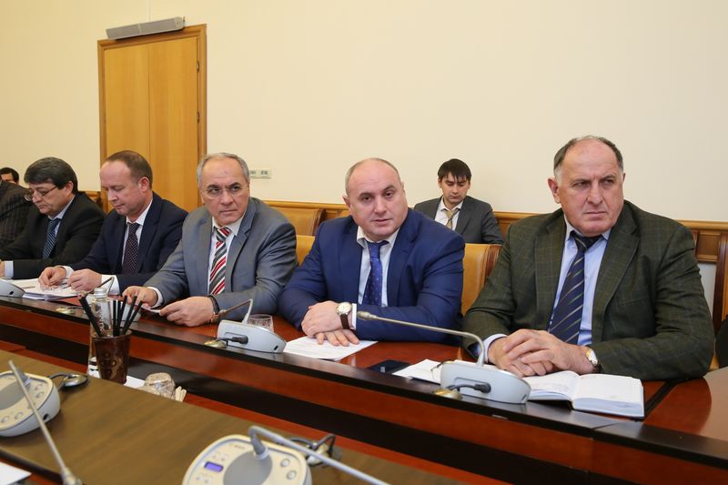 Под руководством Абдусамада Гамидова в Махачкале обсуждено состояние сферы ЖКХ