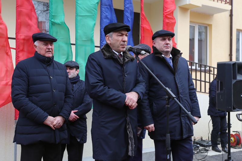 Абдусамад Гамидов принял участие в торжествах по случаю ввода в эксплуатацию многоквартирного дома в Махачкале
