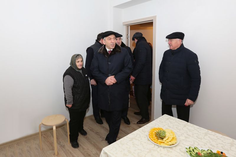 Абдусамад Гамидов принял участие в торжествах по случаю ввода в эксплуатацию многоквартирного дома в Махачкале