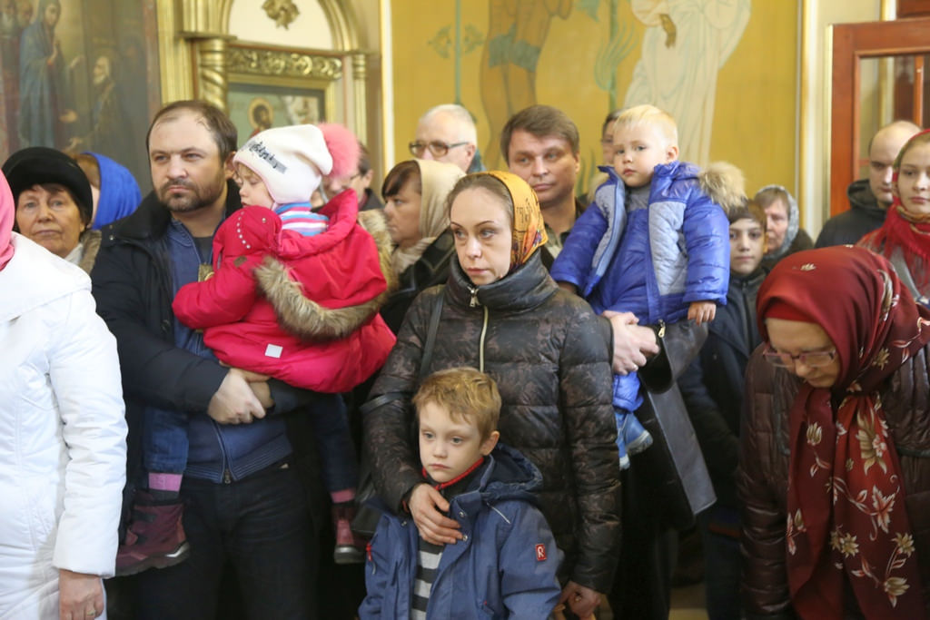 Анатолий Карибов поздравил прихожан Успенского Собора в Махачкале с Рождеством Христовым
