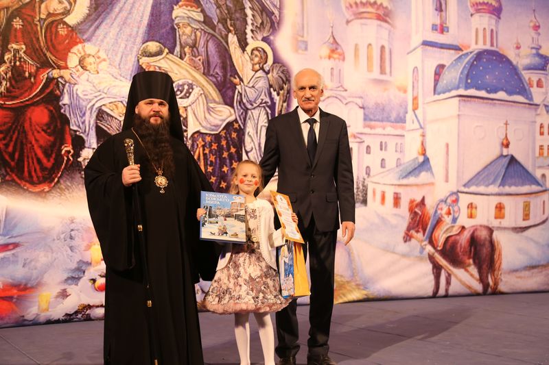 В Русском государственном драматическом театре им. М. Горького в Махачкале состоялась Рождественская архиерейская елка