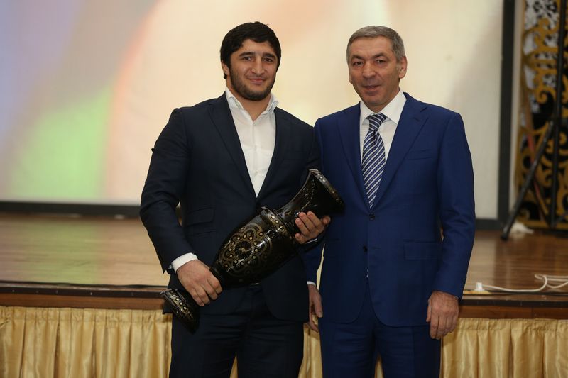 В Дагестане чествовали лучших спортсменов и тренеров по итогам 2016 года
