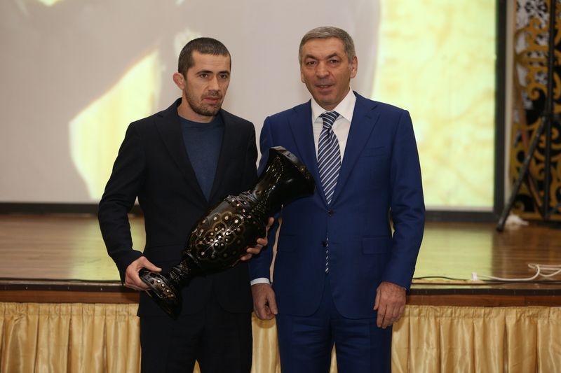 В Дагестане чествовали лучших спортсменов и тренеров по итогам 2016 года