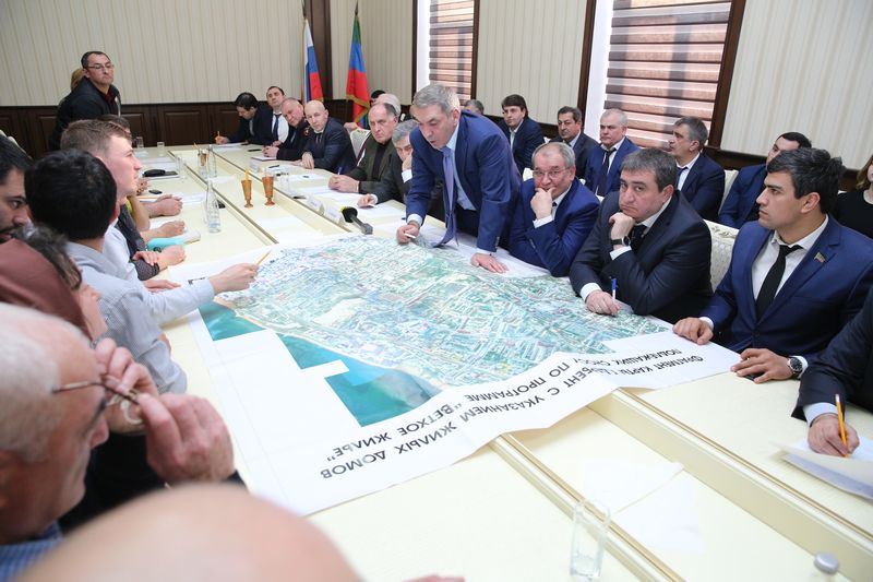 Абдусамад Гамидов встретился в Дербенте с инициативной группой горожан