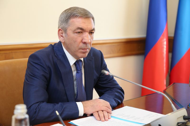 Абдусамад Гамидов встретился с переселенцами из сел Храх-Уба и Урьян-Уба