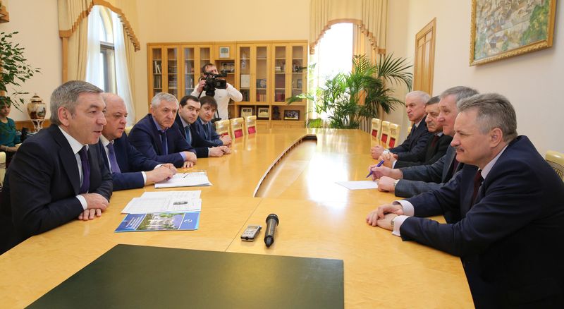 Абдусамад Гамидов встретился с и.о. ректора МАДИ Виктором Ницевичем