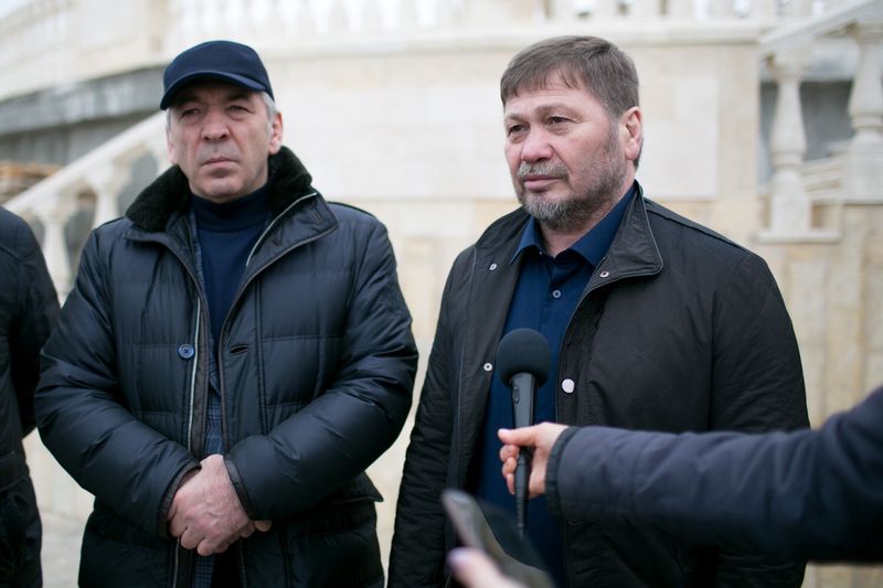 Одес Байсултанов и Абдусамад Гамидов осмотрели набережную в Дербенте