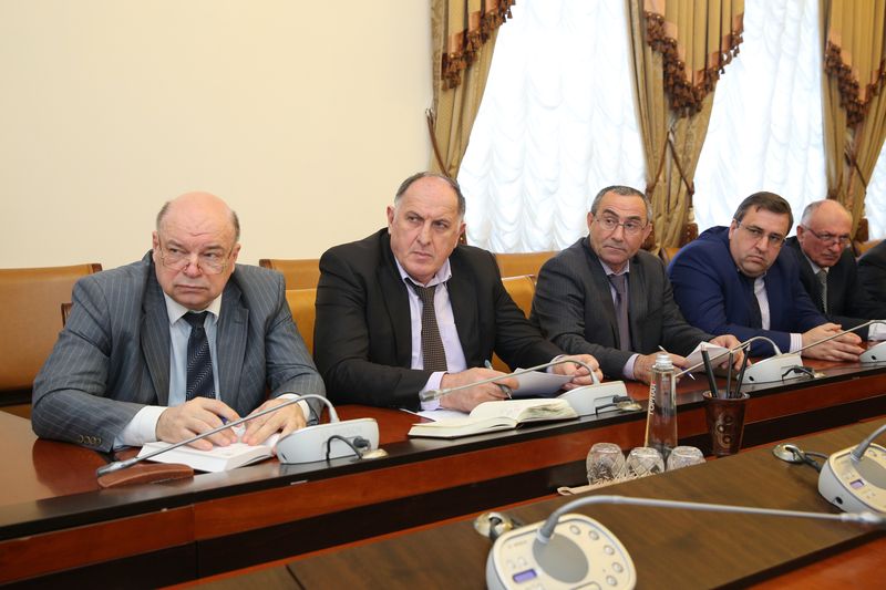 Под руководством Анатолия Карибова обсуждены вопросы обеспечения муниципалитетов Дагестана продовольственными товарами