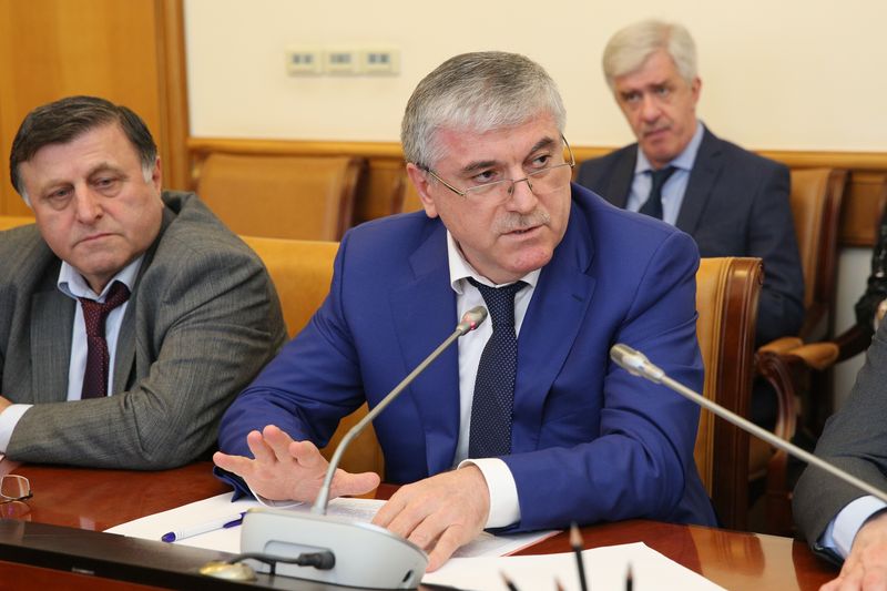 Под руководством Анатолия Карибова обсуждены вопросы обеспечения муниципалитетов Дагестана продовольственными товарами