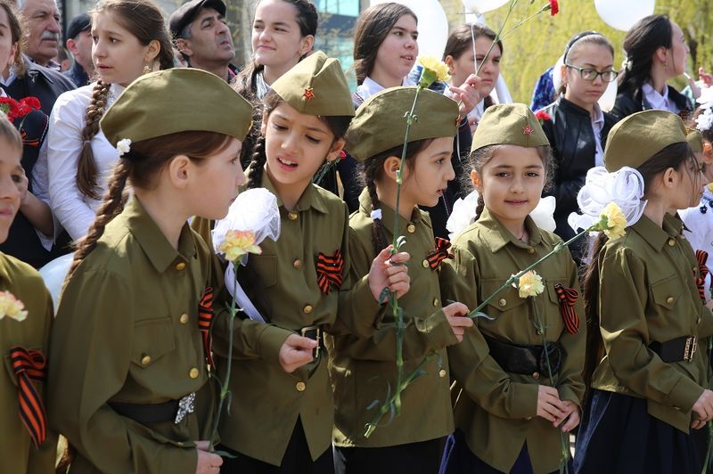 Памятник Герою Советского Союза Магомедзагиду Абдулманапову открыли в Махачкале