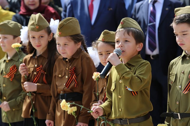 Памятник Герою Советского Союза Магомедзагиду Абдулманапову открыли в Махачкале