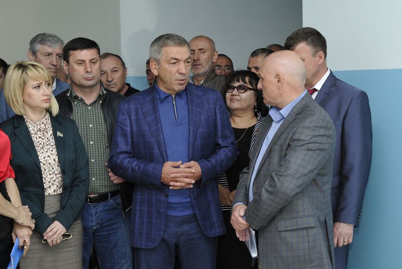 Абдусамад Гамидов  посетил школу  в Тарумовском районе