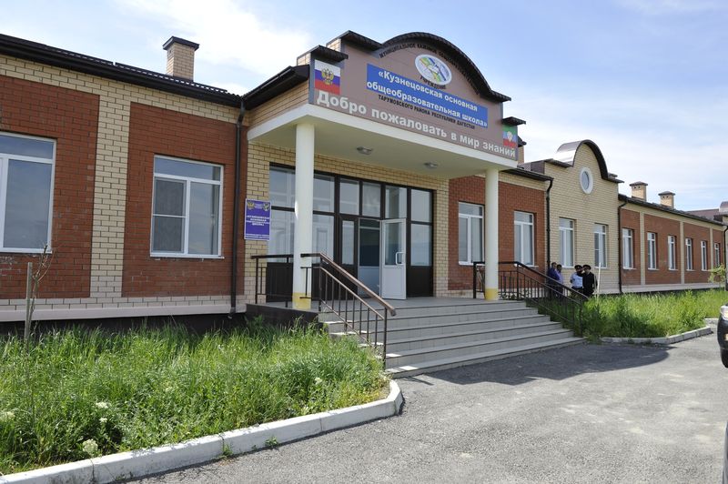 Абдусамад Гамидов  посетил школу  в Тарумовском районе