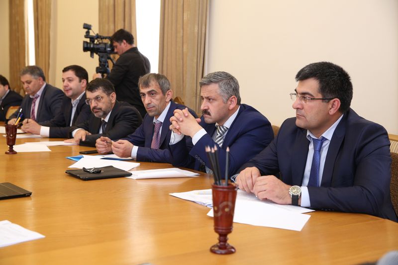 Вопросы взаимодействия органов власти с кредитными учреждениями обсудили в Правительстве Дагестана